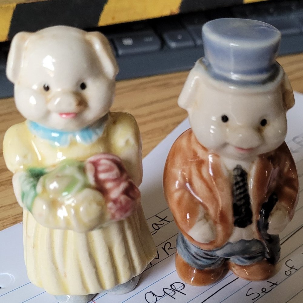 Vintage Set of 2 Pigs Trinkets